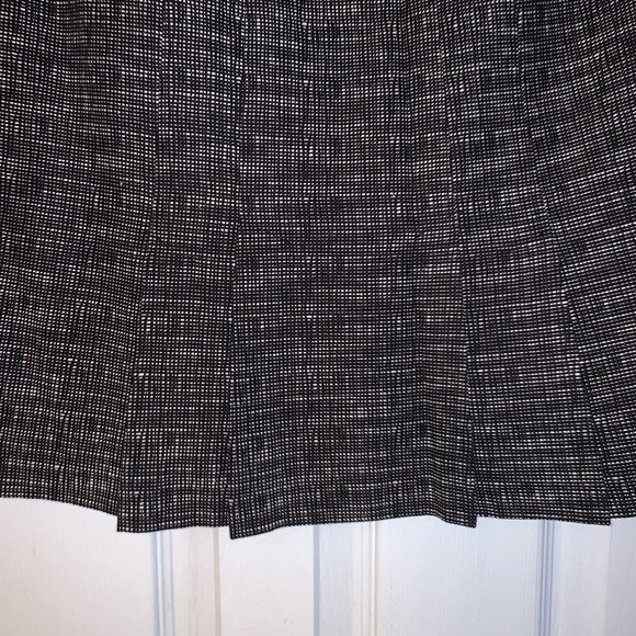 Rafaella Studio Skirt & Jacket Suit, Size 6P - Picture 7 of 7